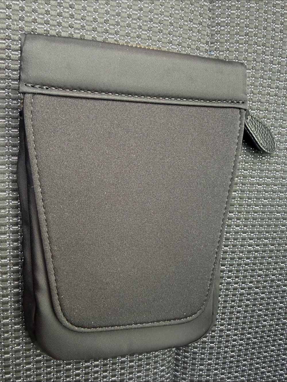 Bolsetta Beltless RFID Magnetic Hip Bag Hands Free Convenience - Picture 2 of 2